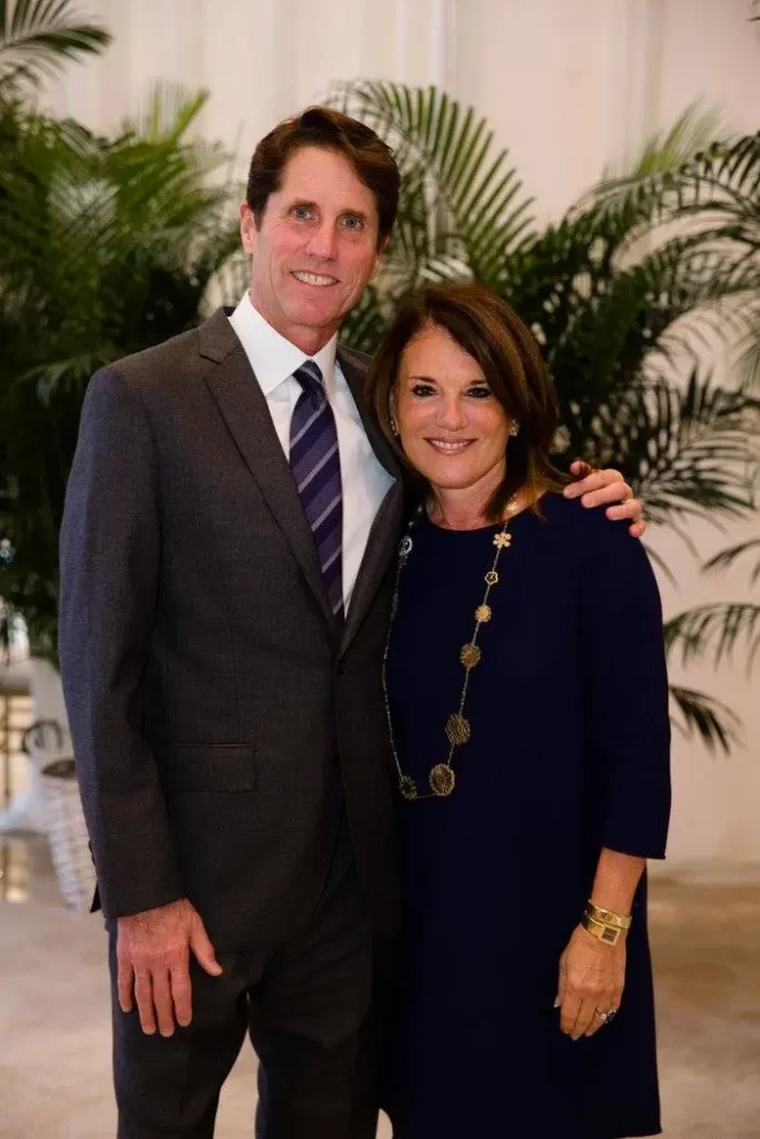 Bruce Gendelman With His Wife Lori Gendelman